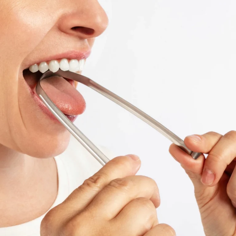 How to Use an Eco-Friendly Tongue Cleaner